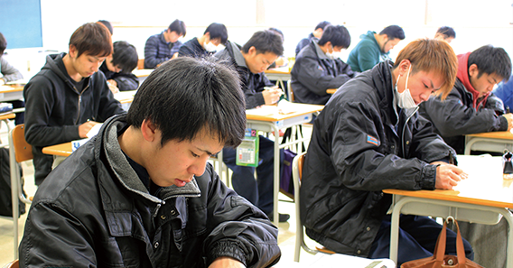 自動車整備士国家試験は100%の合格率!